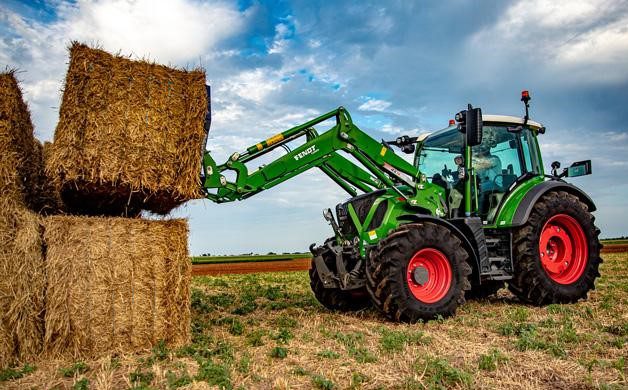 Tractor (2) Tractor (2)